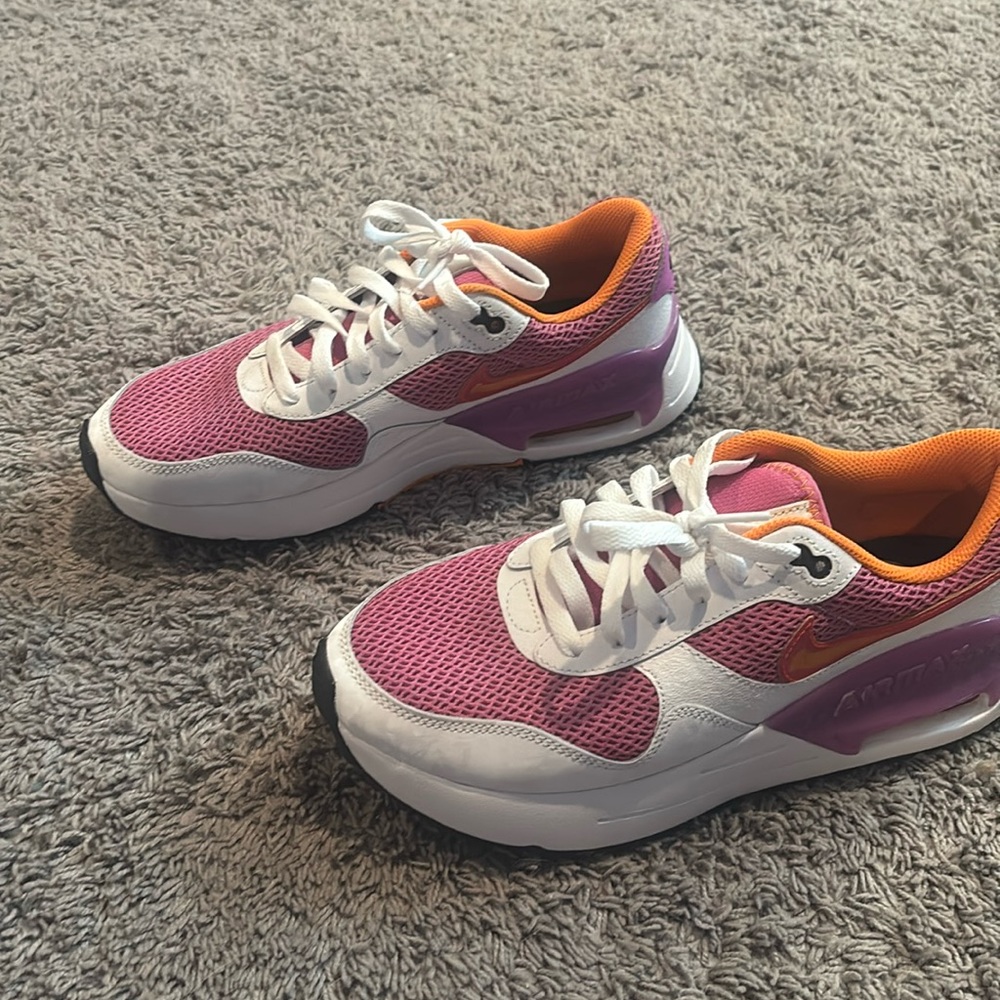 EUC Nike Air sneakers